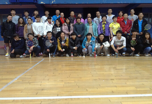 beat365官网师生羽毛球友谊赛顺利举行