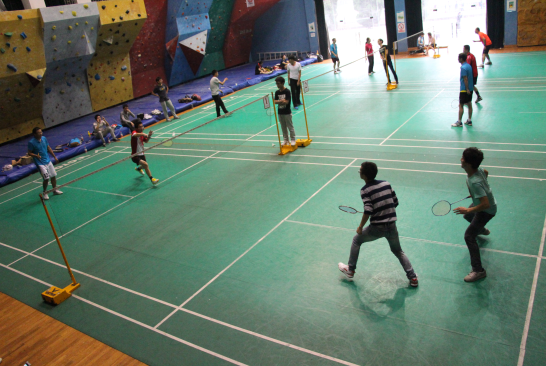 beat365官网院直党支部与“结对”学生党支部羽毛球友谊赛顺利举行