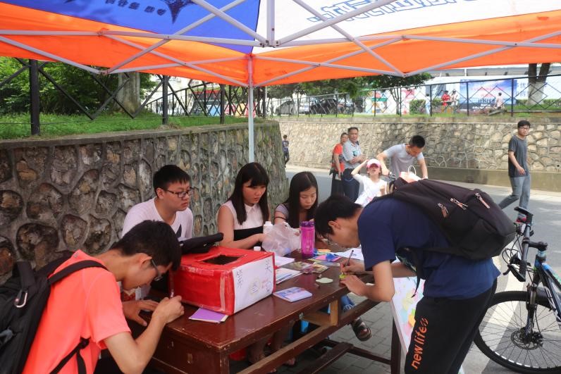 beat365英国官网网站“怀感恩之心，报三春之晖”感恩母亲节志愿活动顺利举办