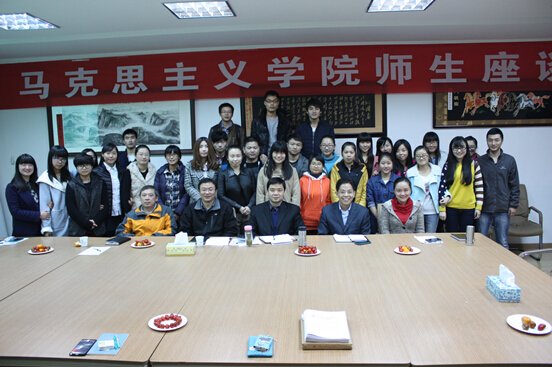 beat365英国官网网站师生座谈会顺利举行