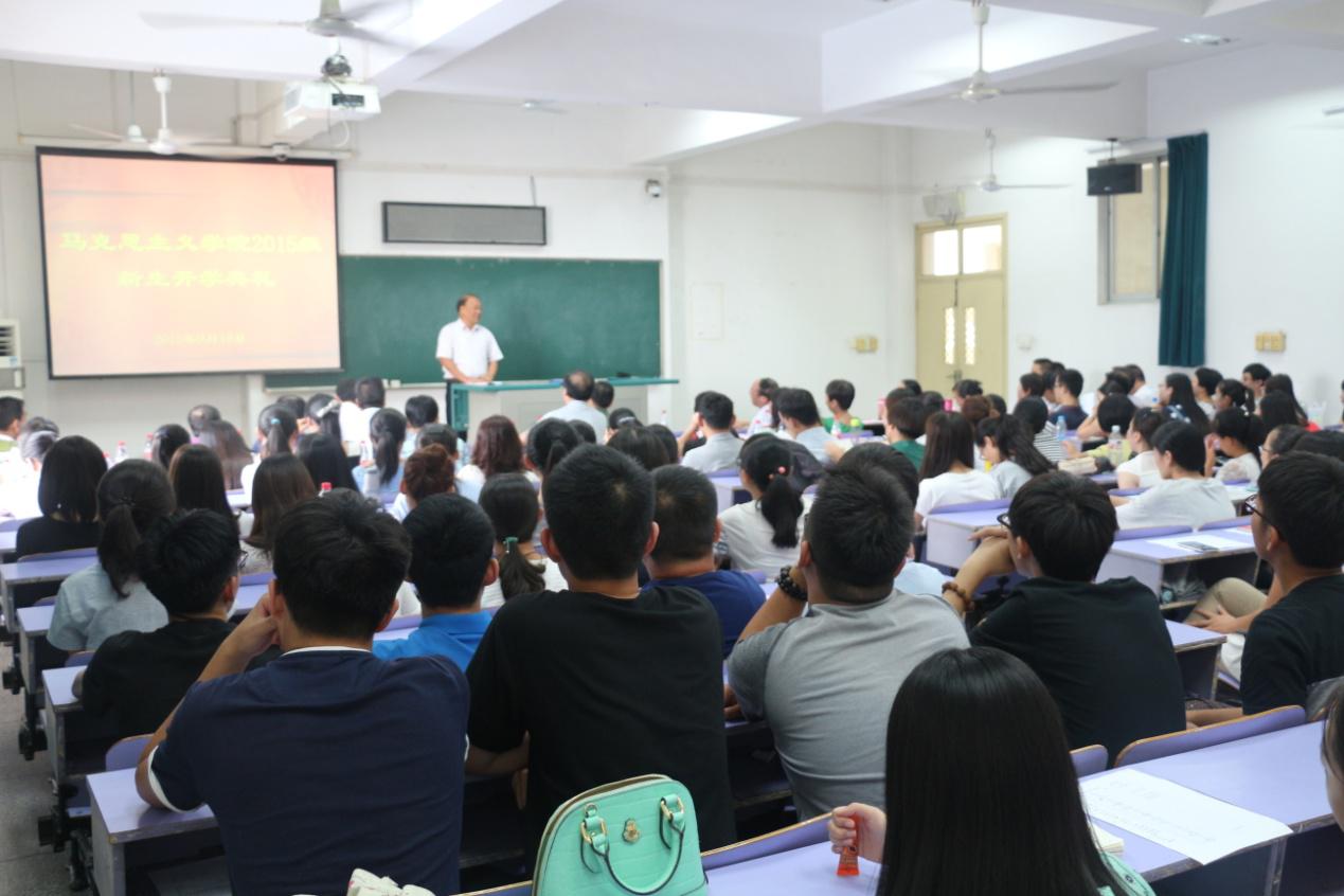 beat365官网举行2015级新生开学典礼