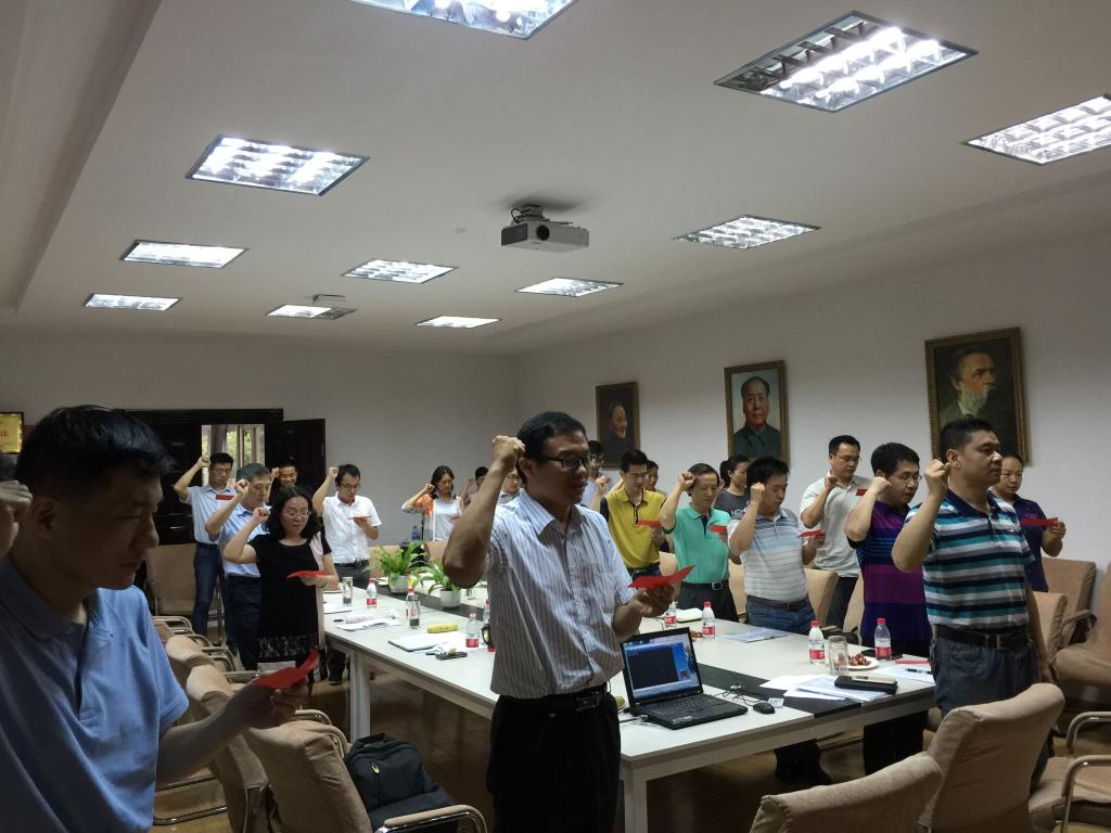 【两学一做】beat365英国官网网站全体教职工党员重温入党誓词